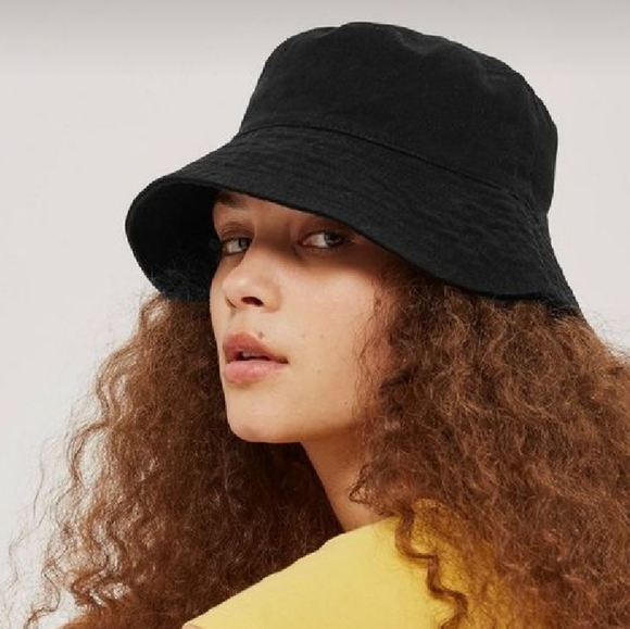 Universal Thread Black Bucket Hat 